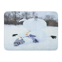 Бутони бели падат с главата надолу снежен човек със сива шапка за шапка и кънки на зимен ден ботуши Коледно килимче баня мат 23.6x