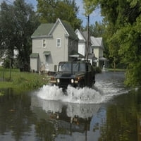 Humvee шофира през наводните в Солсбъри, печат на плаката в Мериленд